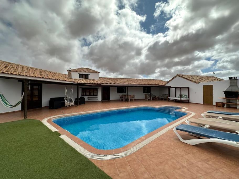 Villa With Pool In The Centre Of Fuerteventura Antigua  Exterior photo